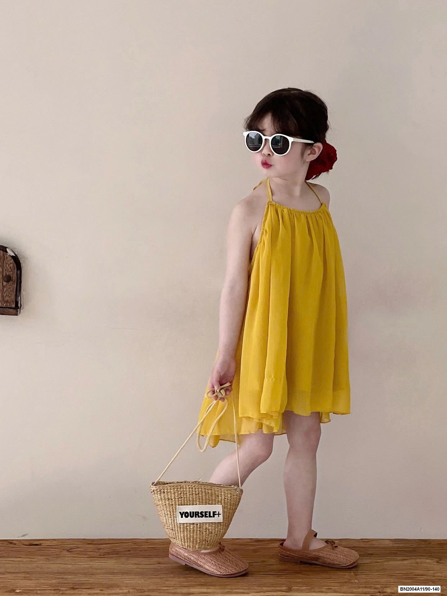 ĐẦM VOAN VÀNG CỔ YẾM