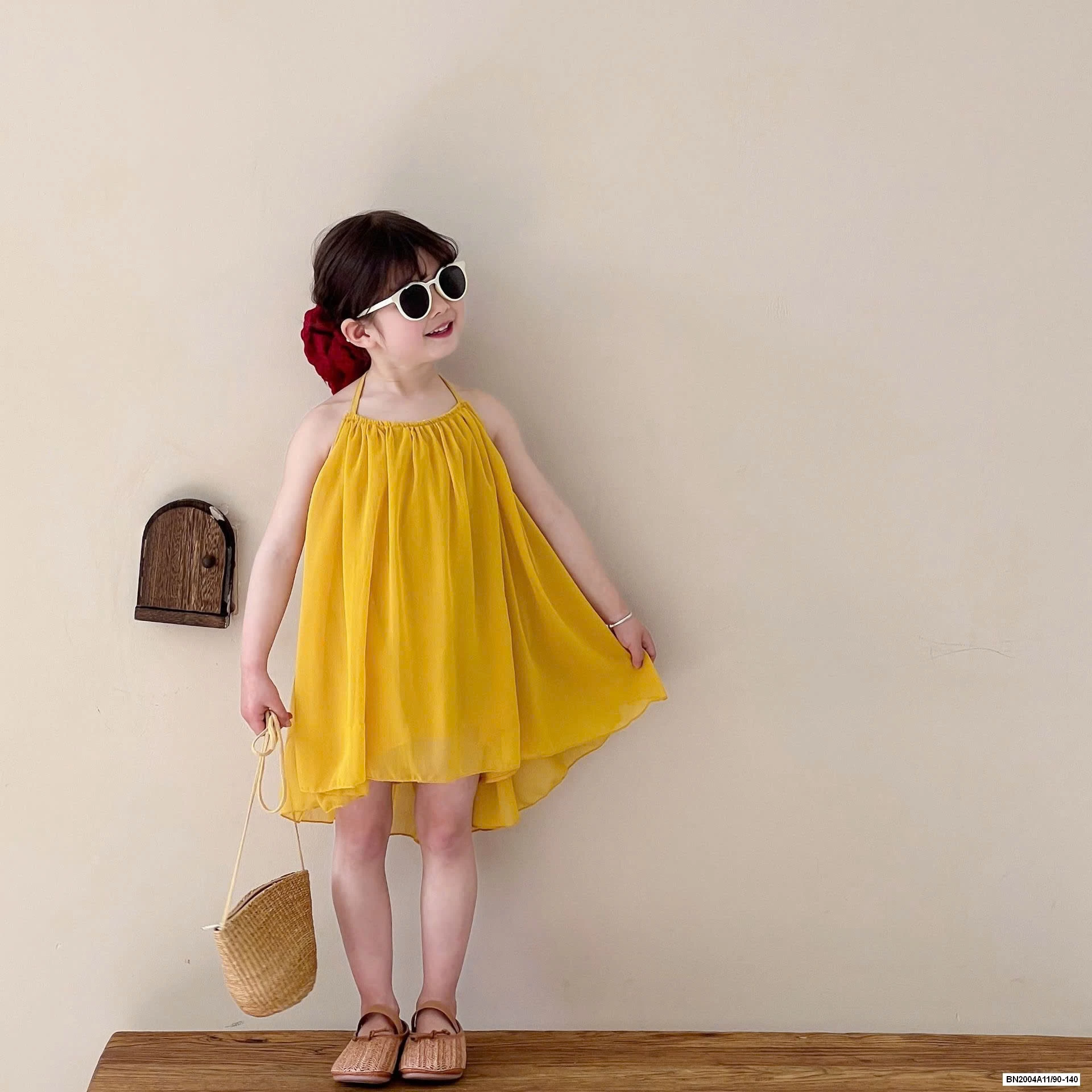 ĐẦM VOAN VÀNG CỔ YẾM