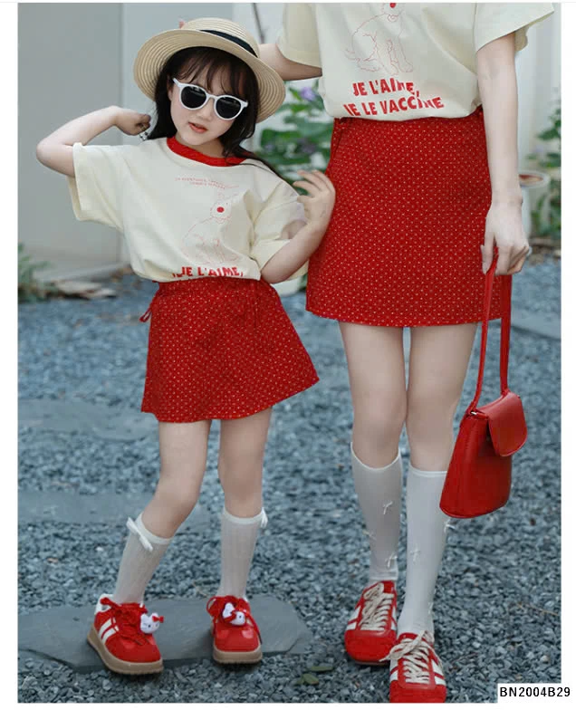 SÉT ÁO THUN MIX QUẦN VÁY ĐỎ CHÂM BI