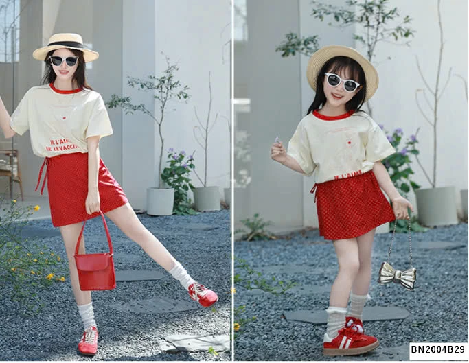 SÉT ÁO THUN MIX QUẦN VÁY ĐỎ CHÂM BI