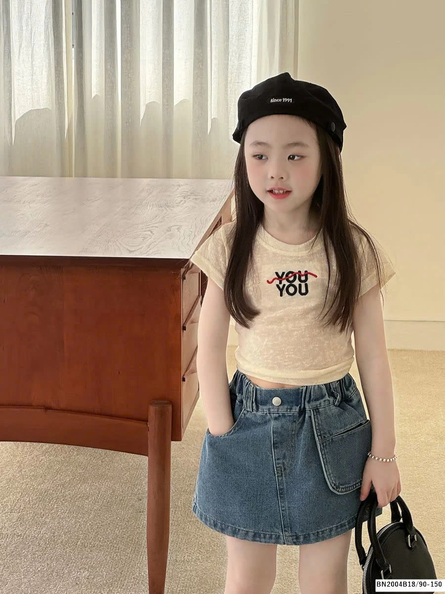 Set áo phông trắng mix chân váy jean