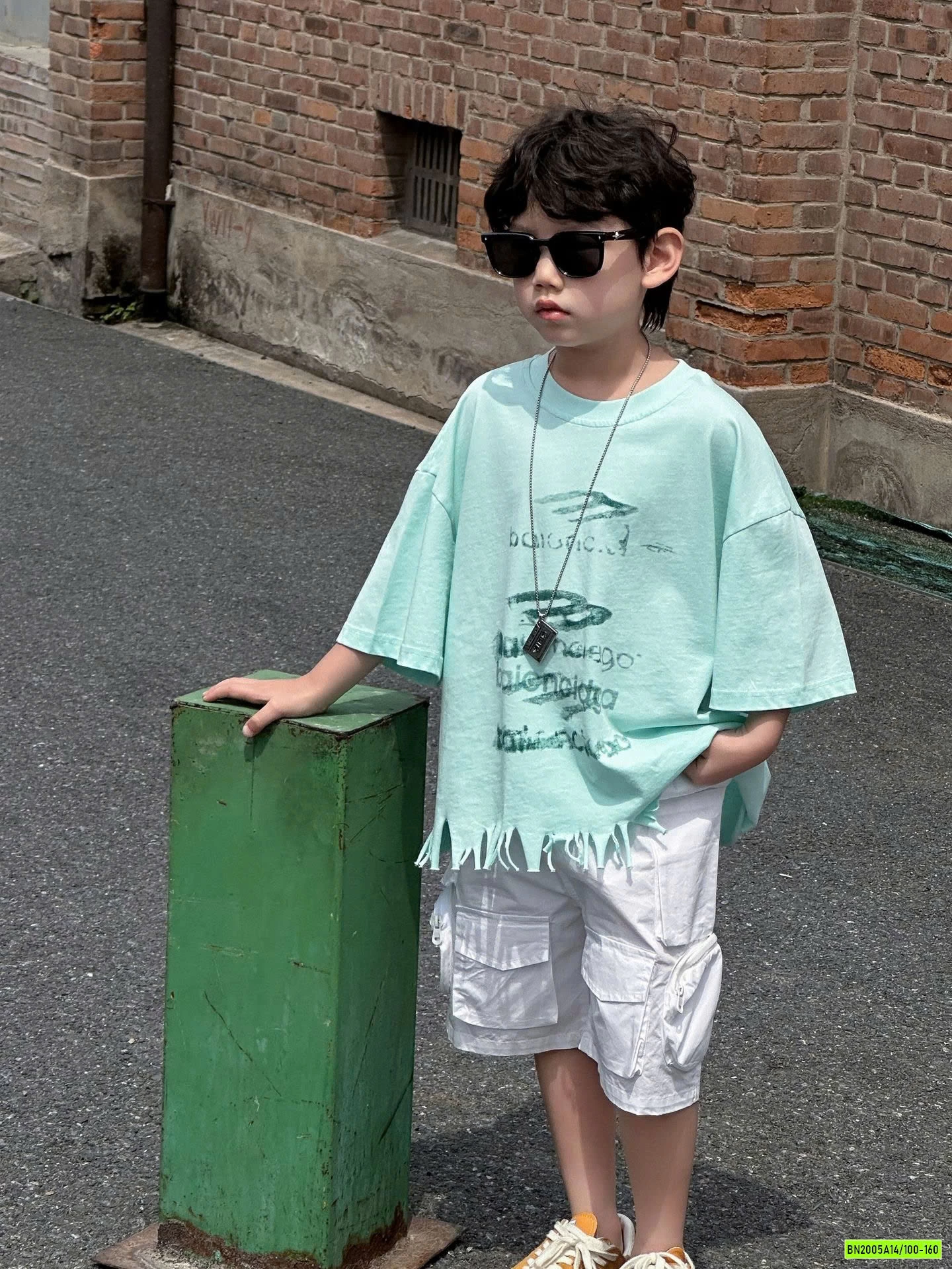 ÁO THUN XANH RÁCH GẤU