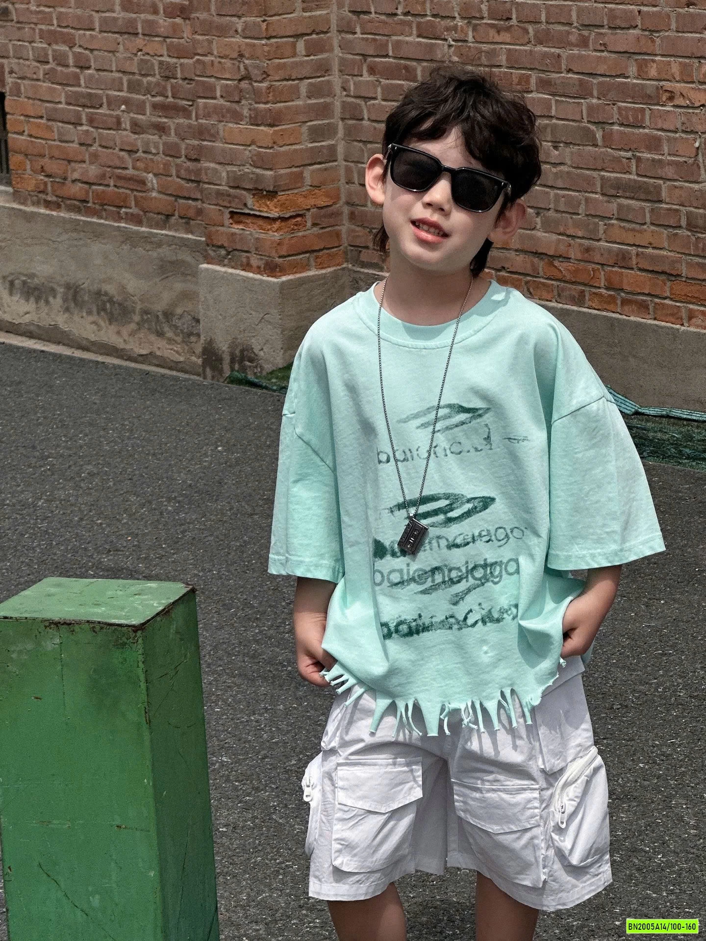 ÁO THUN XANH RÁCH GẤU