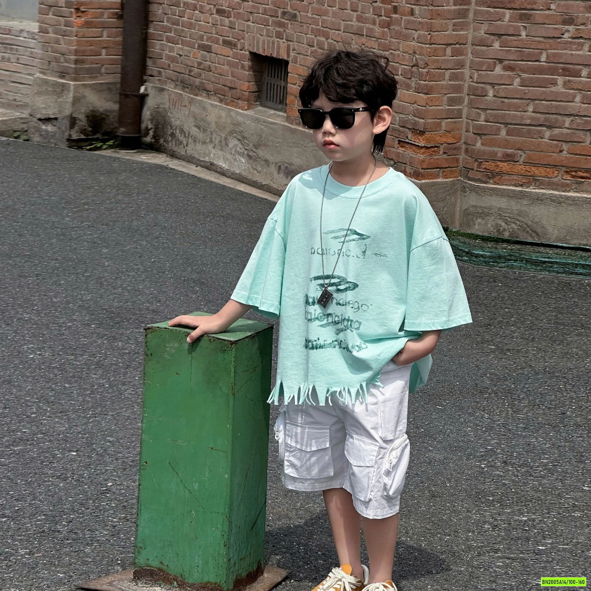 ÁO THUN XANH RÁCH GẤU