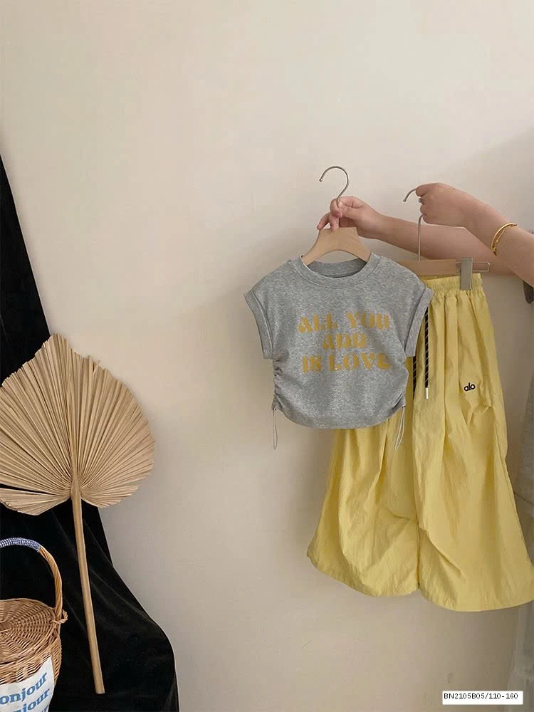 SÉT ÁO THUN RÚT EO MIX QUẦN GIÓ VÀNG