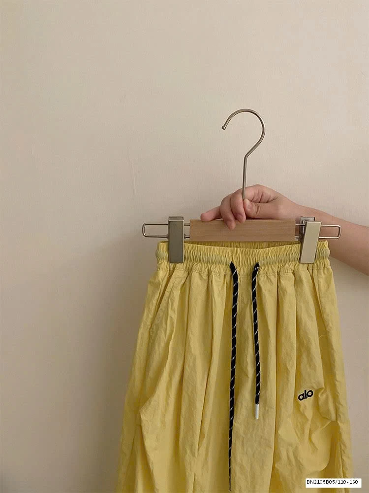 SÉT ÁO THUN RÚT EO MIX QUẦN GIÓ VÀNG