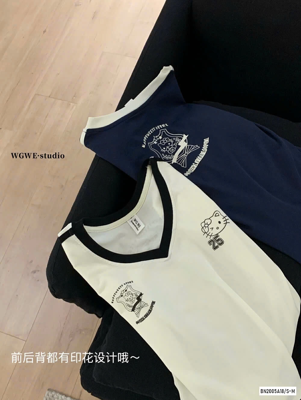 ÁO CỔ V KITTY WG.WE