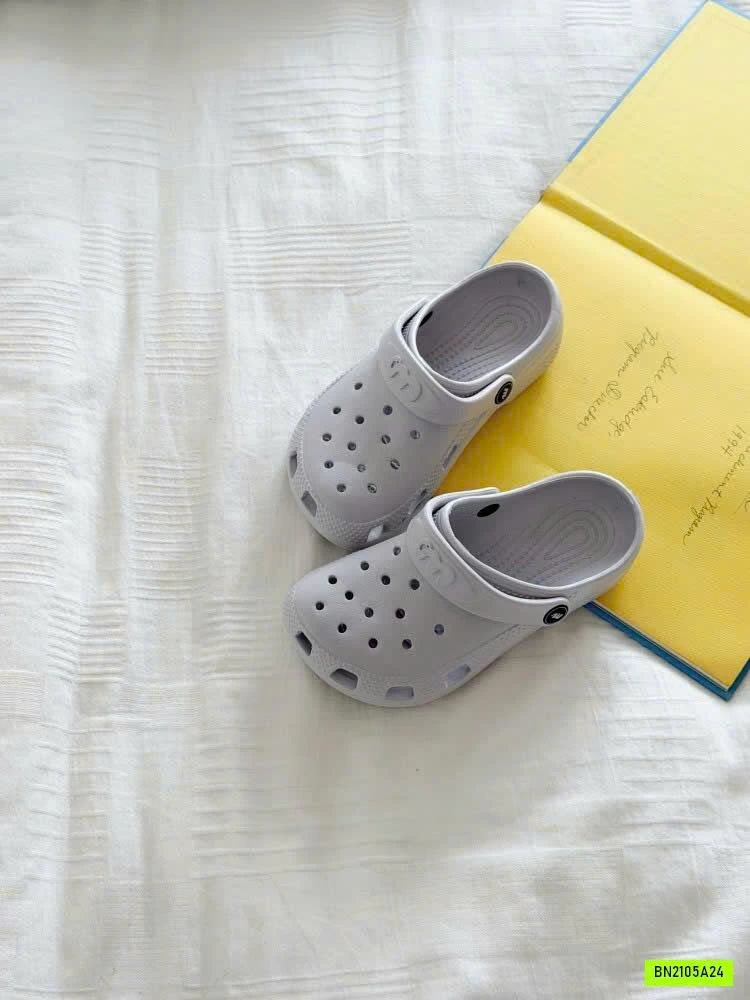 CROCS TRƠN MÀU AMBB