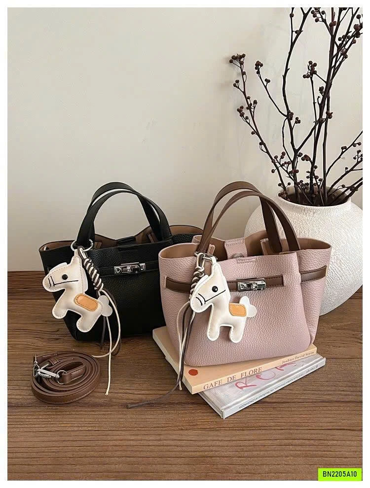 TÚI XÁCH CHARM NGỰA