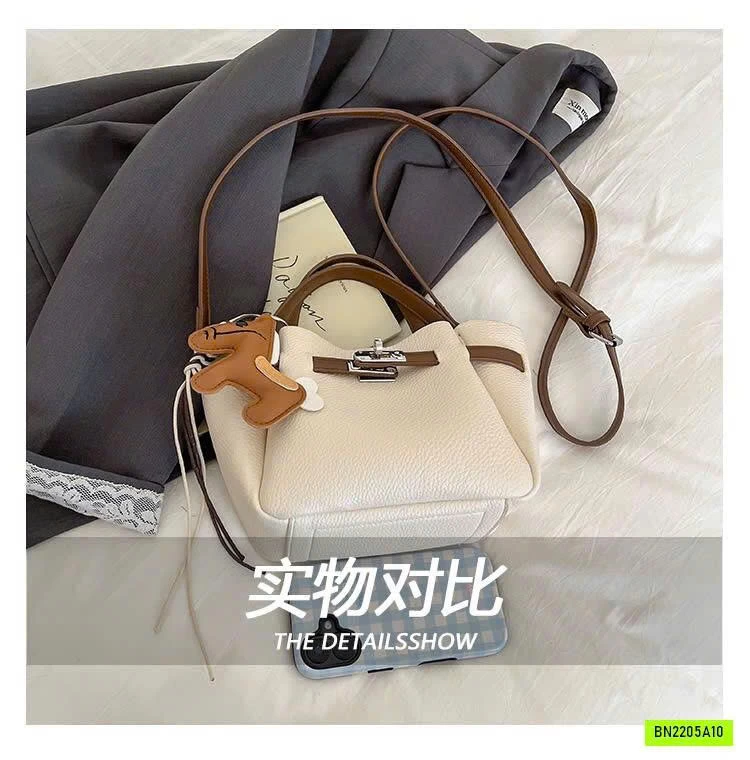 TÚI XÁCH CHARM NGỰA