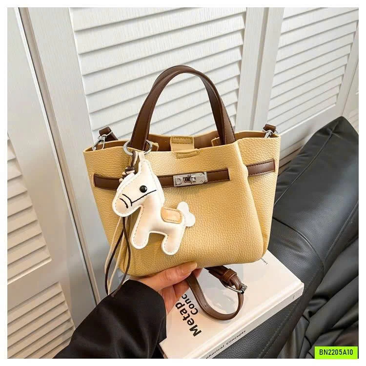 TÚI XÁCH CHARM NGỰA