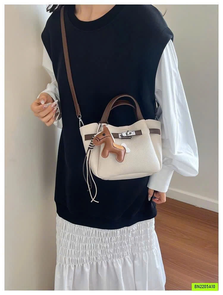 TÚI XÁCH CHARM NGỰA
