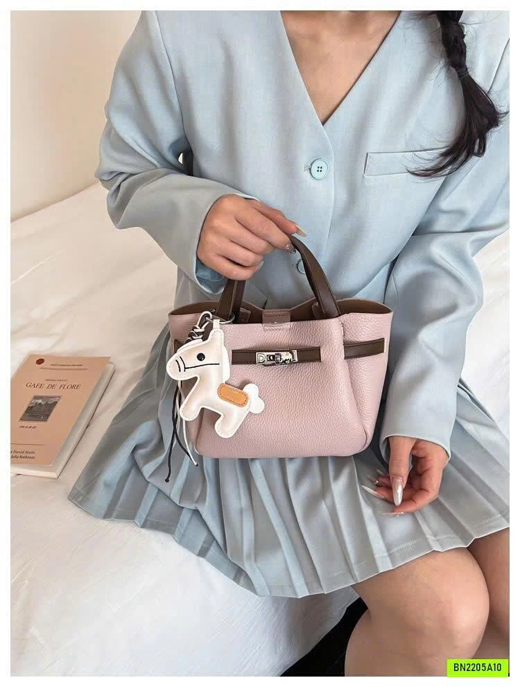 TÚI XÁCH CHARM NGỰA