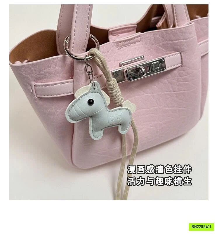 TÚI DA NHÁM KÈM CHARM NGỰA
