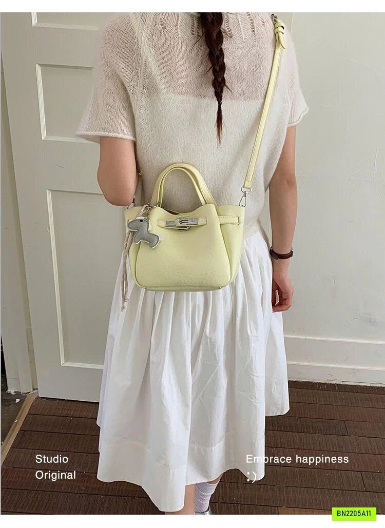 TÚI DA NHÁM KÈM CHARM NGỰA