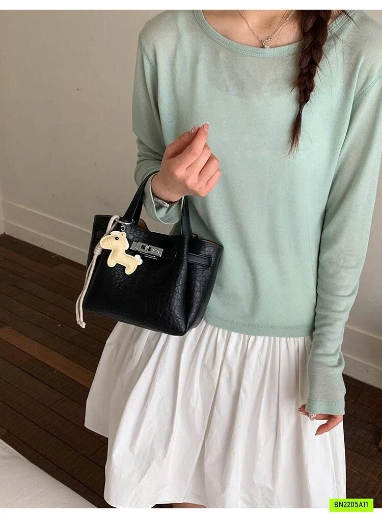 TÚI DA NHÁM KÈM CHARM NGỰA
