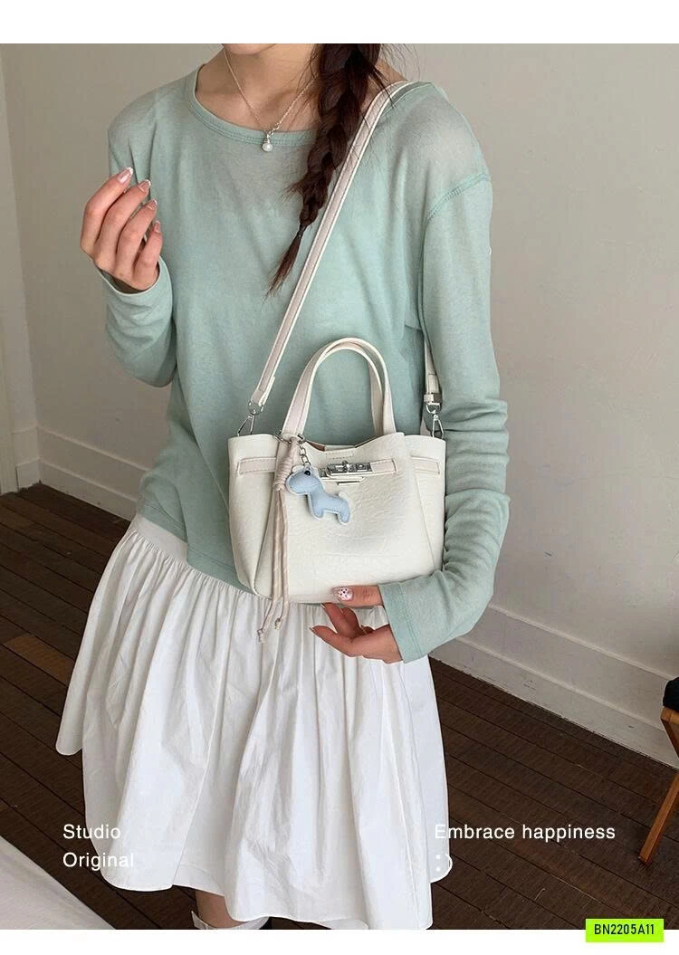 TÚI DA NHÁM KÈM CHARM NGỰA
