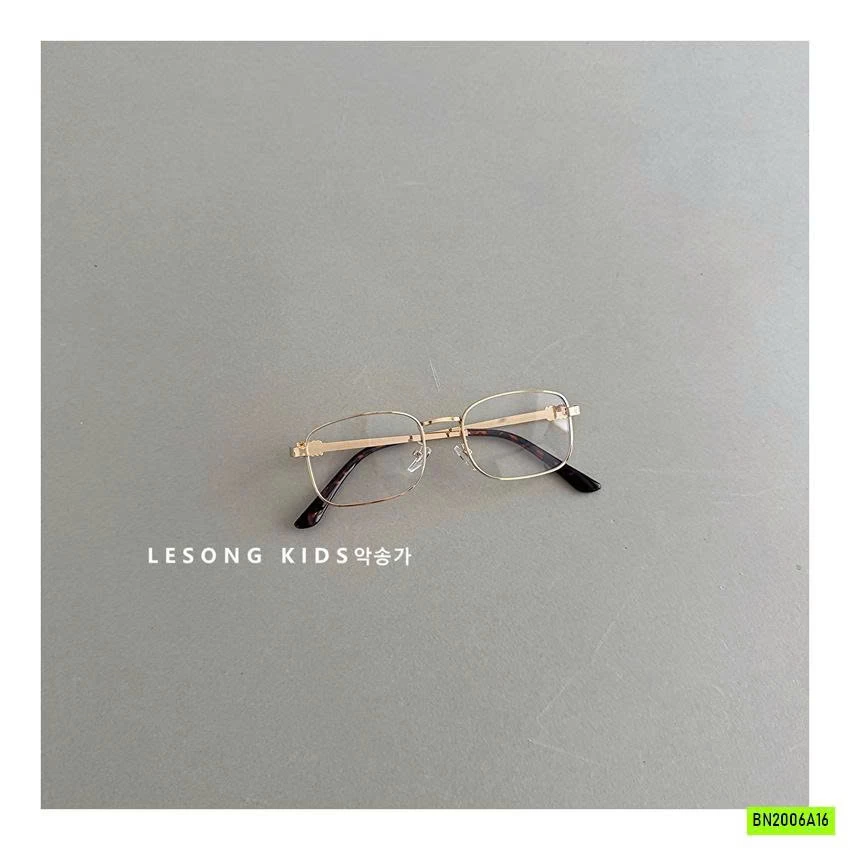 KÍNH THỜI TRANG MẮT VUÔNG