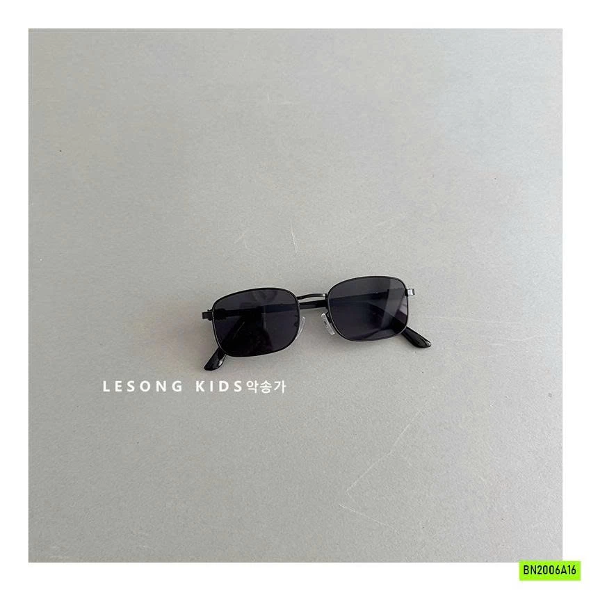 KÍNH THỜI TRANG MẮT VUÔNG