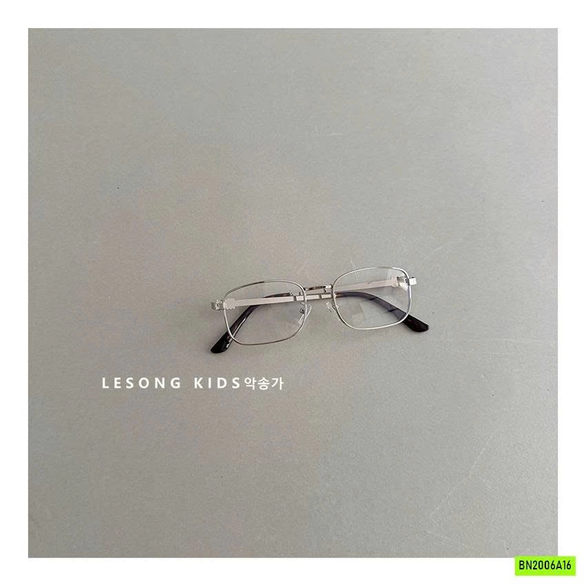 KÍNH THỜI TRANG MẮT VUÔNG