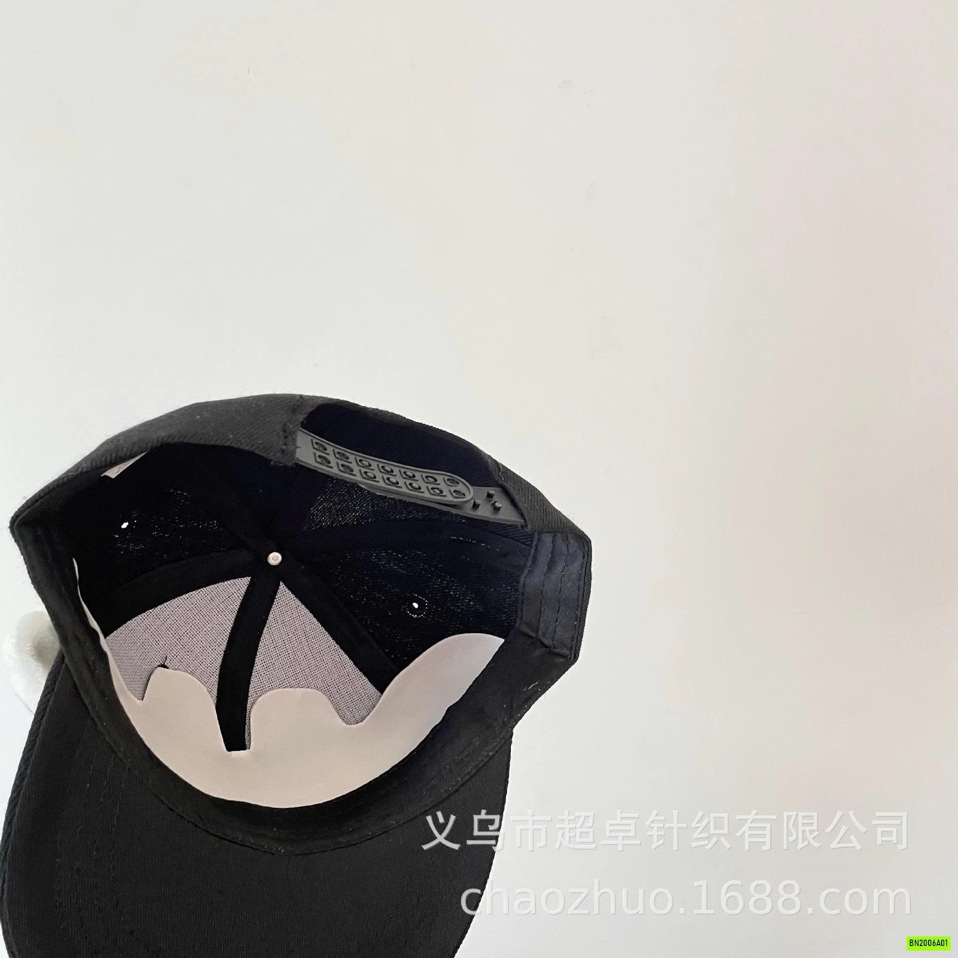 MŨ KẾT LƯỠI THẲNG BÀN TAY NGHỘ NGHĨNH