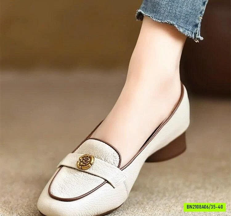 GIÀY LOAFER NỮ GÓT VUÔNG ĐÍNH HOA