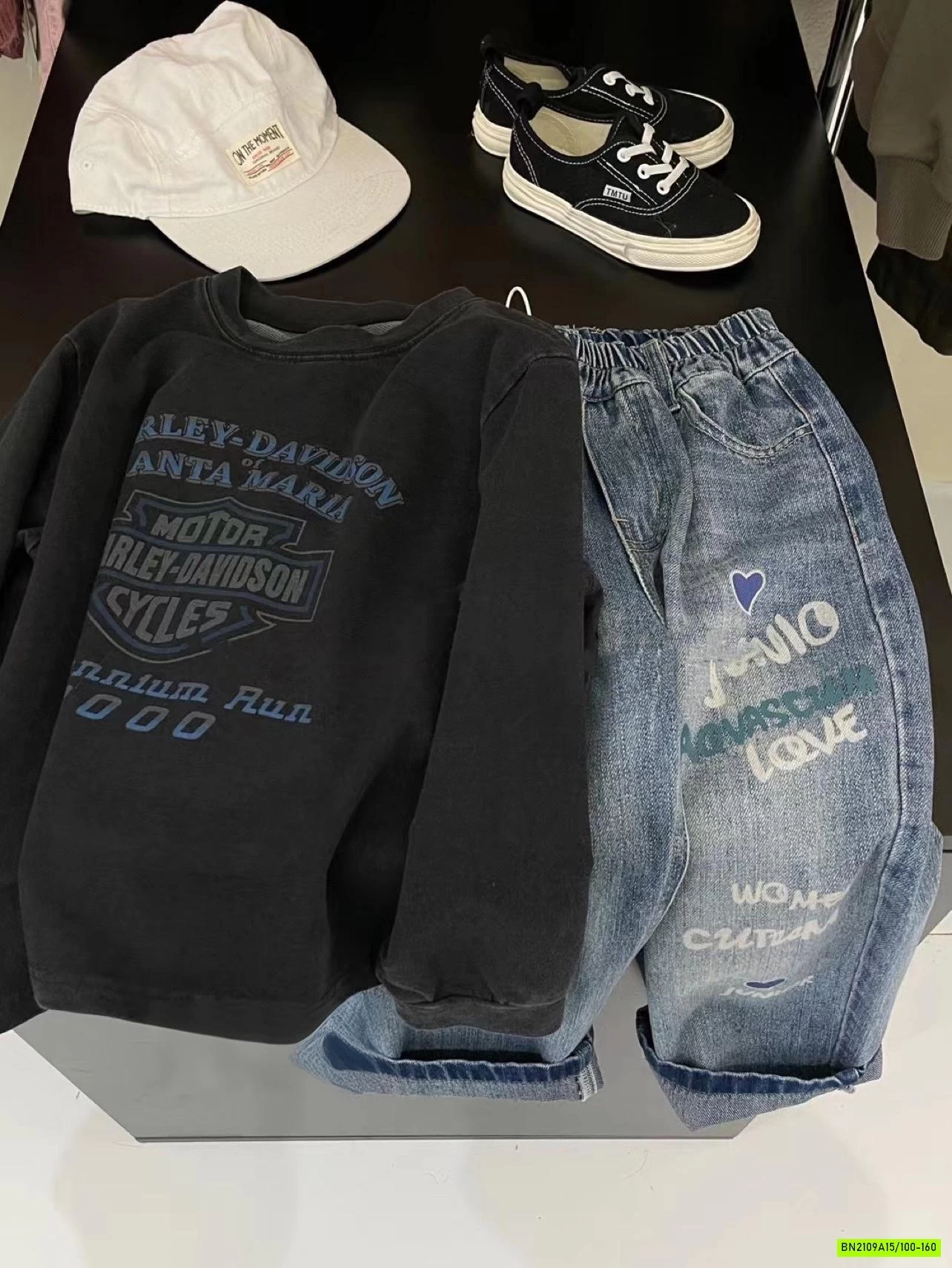 ÁO THUN ĐEN BẠC MÀU IN CHỮ