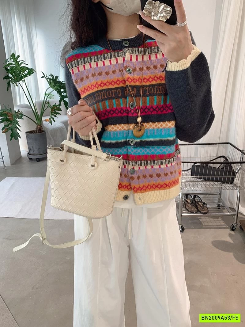 KHOÁC LEN HỌA TIẾT THỔ CẨM