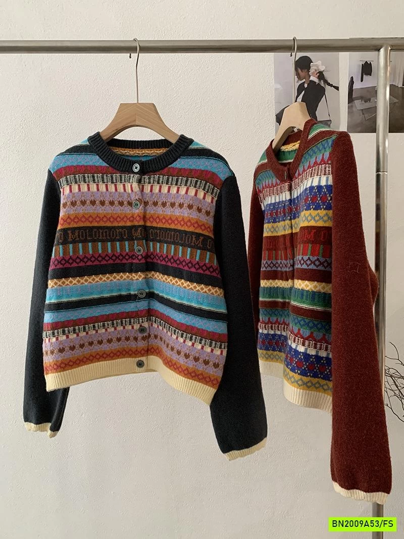 KHOÁC LEN HỌA TIẾT THỔ CẨM