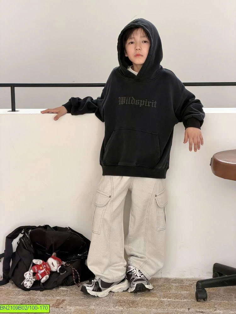 ÁO HOODIE CHỮ TONE ĐEN 26E148 AMBB