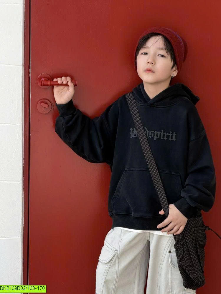 ÁO HOODIE CHỮ TONE ĐEN 26E148 AMBB