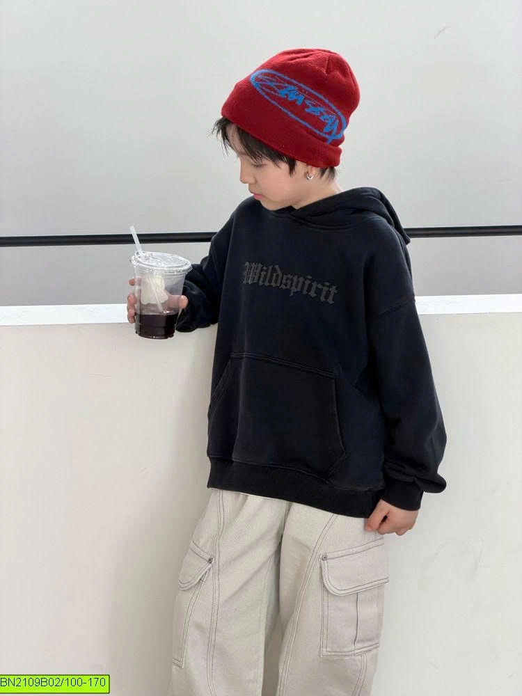 ÁO HOODIE CHỮ TONE ĐEN 26E148 AMBB