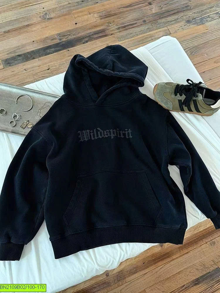 ÁO HOODIE CHỮ TONE ĐEN 26E148 AMBB