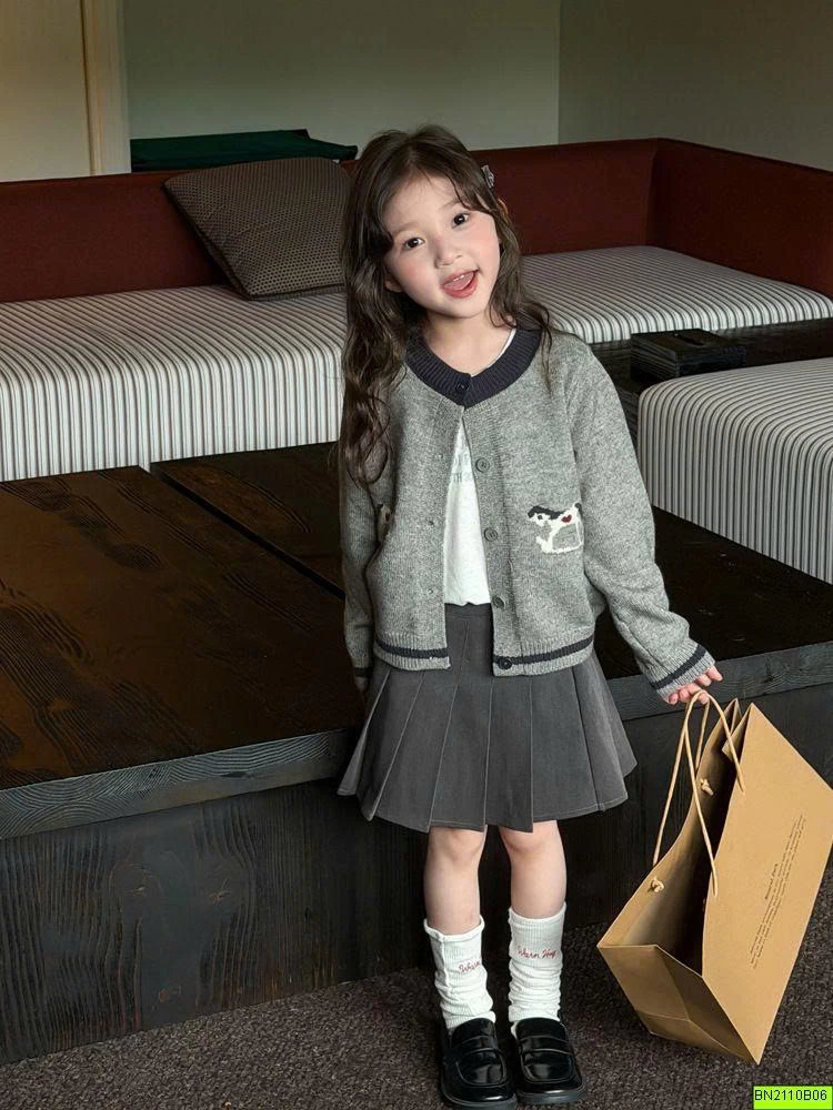 CHÂN VÁY XẾP LY MIX ÁO LEN NGỰA AMBB