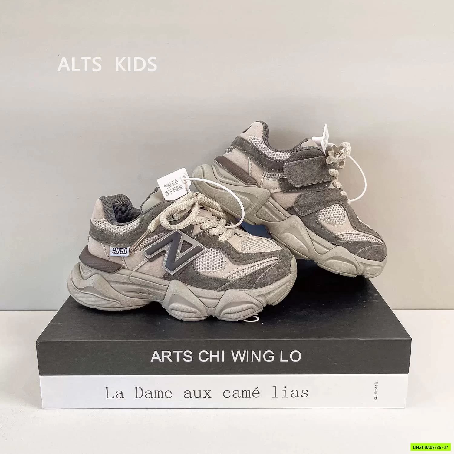 GIÀY THỂ THAO THU ĐÔNG CHỮ N