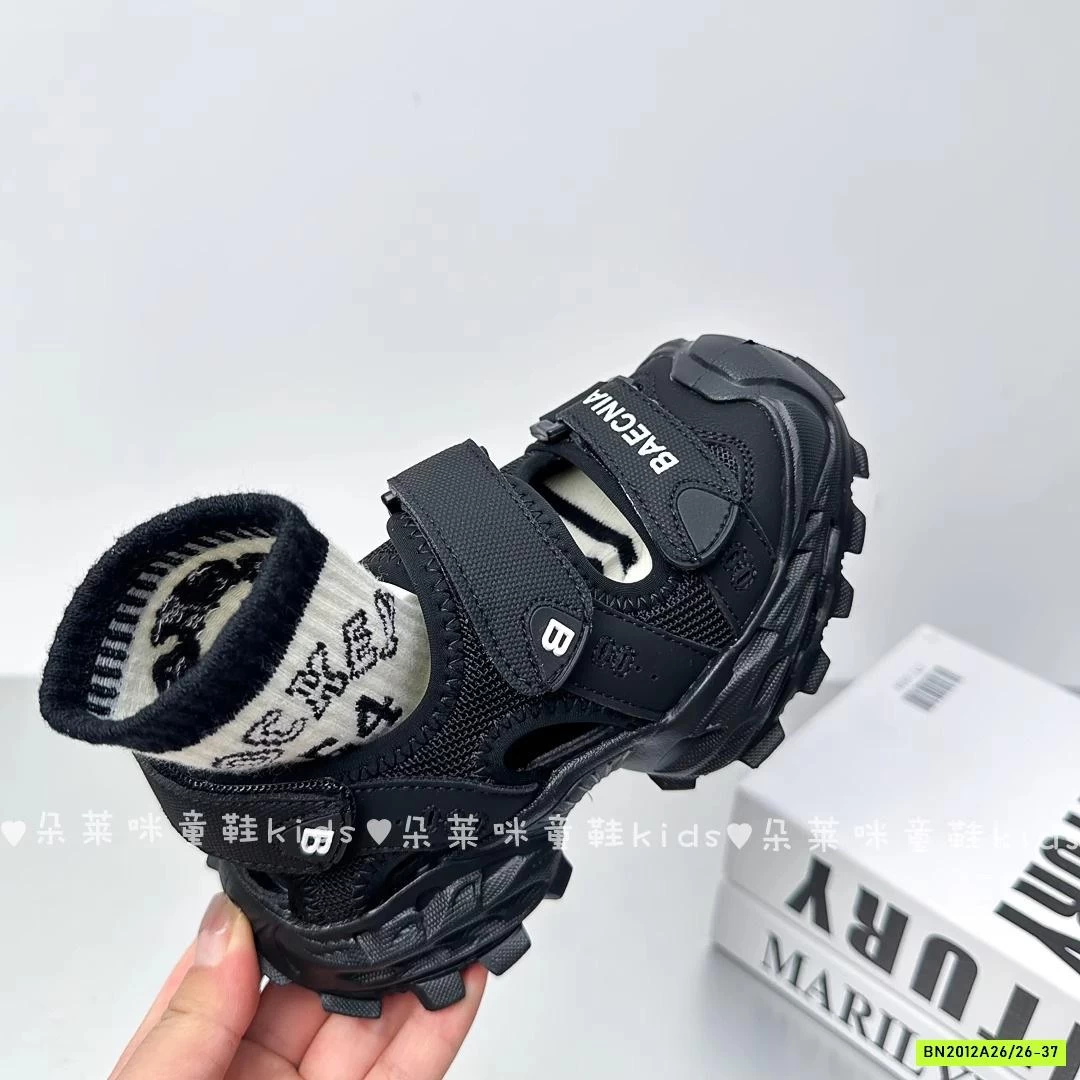 SANDAL GIẢ GIÀY THỂ THAO ĐẾ ĐINH