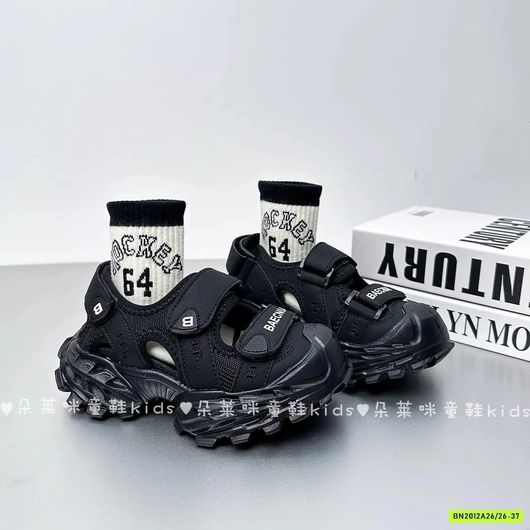 SANDAL GIẢ GIÀY THỂ THAO ĐẾ ĐINH