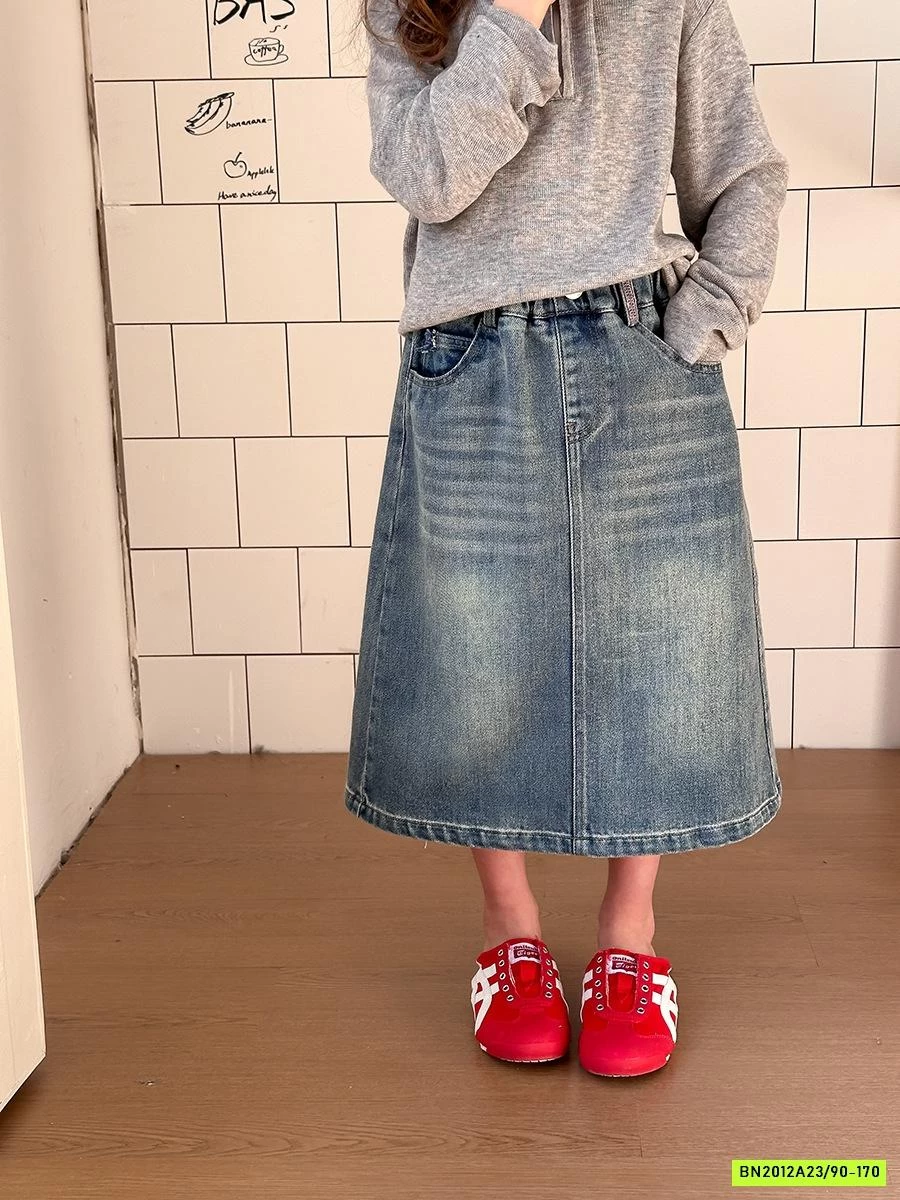 CHÂN VÁY JEANS XẺ SAU 25A042 AMBB