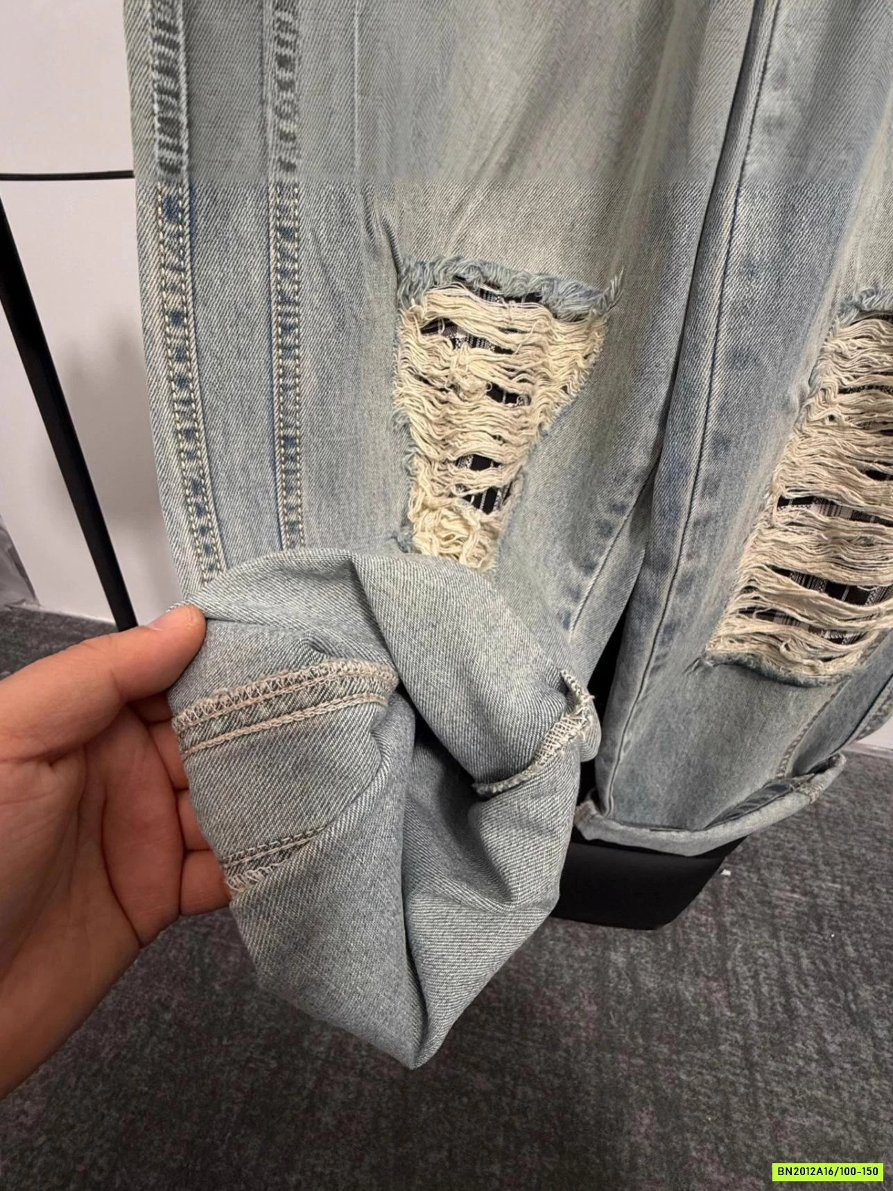 JEANS ỐNG RỘNG RÁCH GỐI CÁ TÍNH