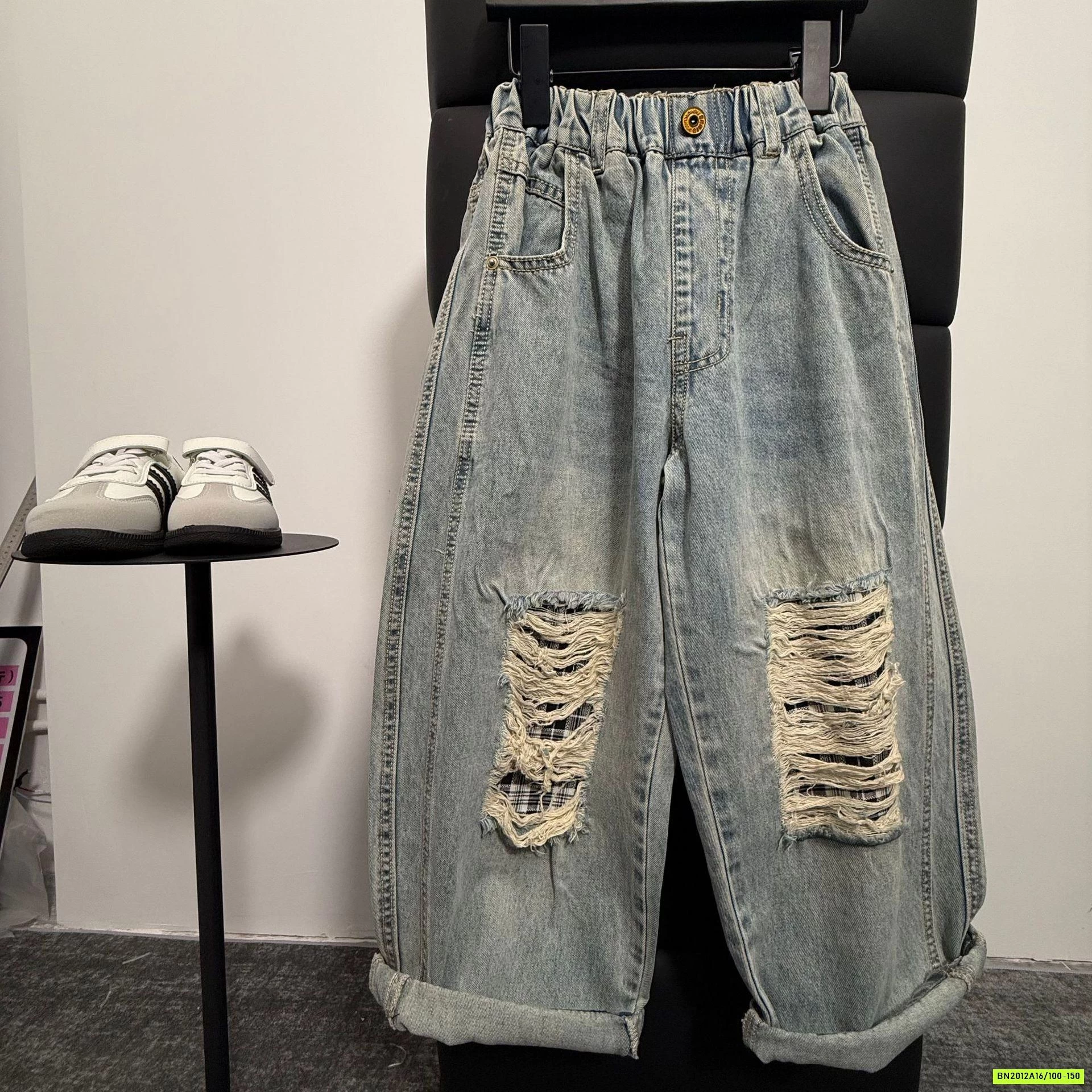 JEANS ỐNG RỘNG RÁCH GỐI CÁ TÍNH