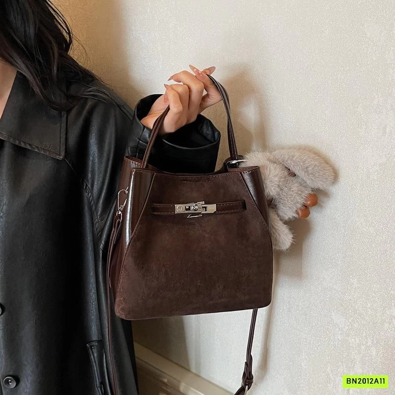 GIỎ XÁCH DA LỘN KÈM MÓC