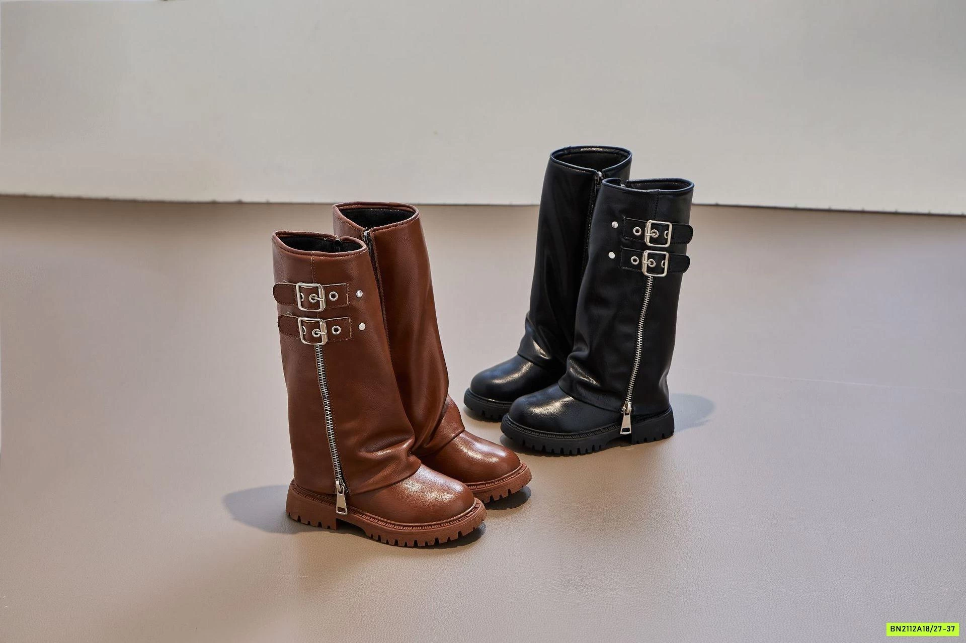 BOOT NGANG GỐI KÉO KHÓA KHUY BÊN