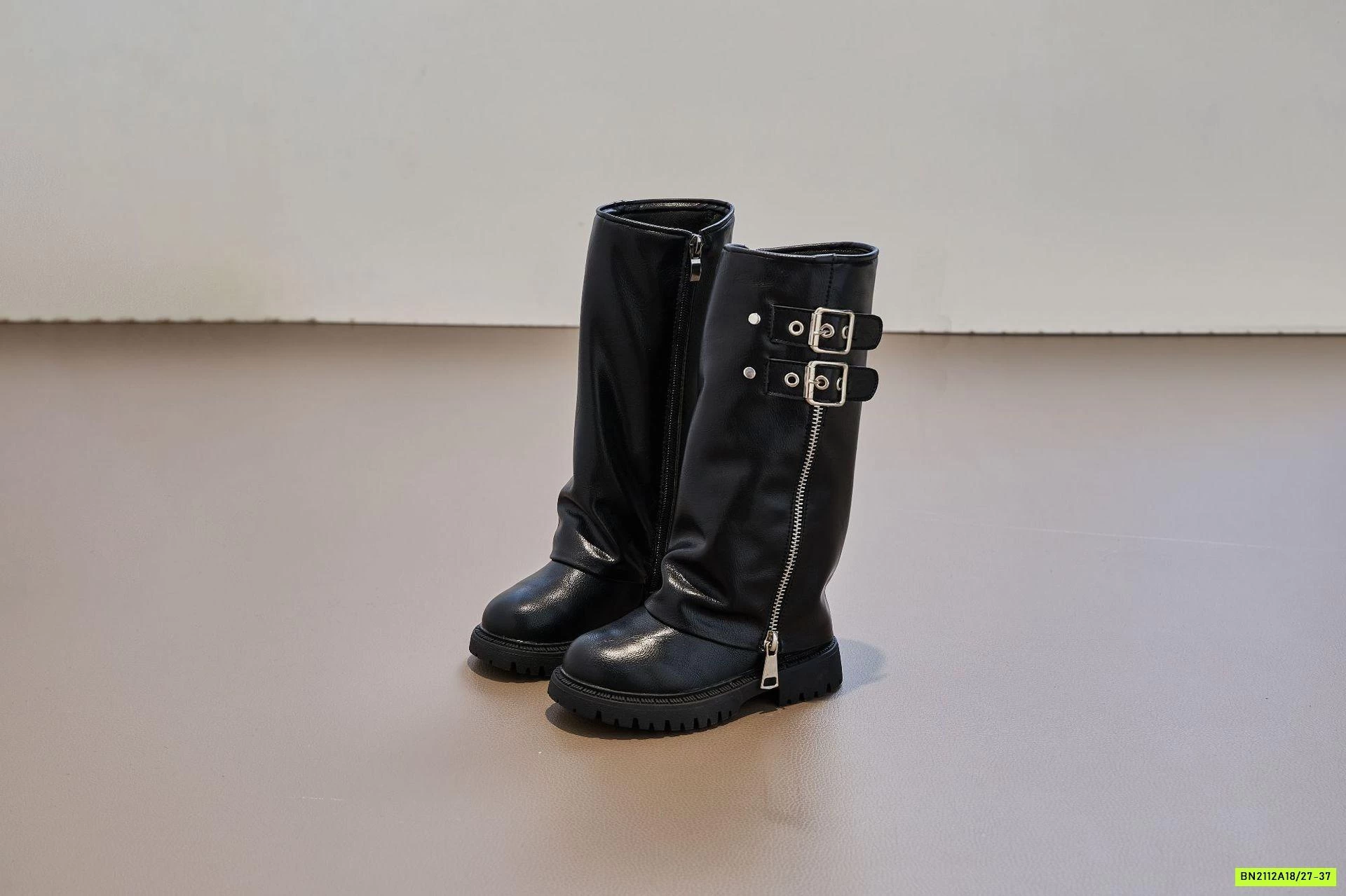 BOOT NGANG GỐI KÉO KHÓA KHUY BÊN