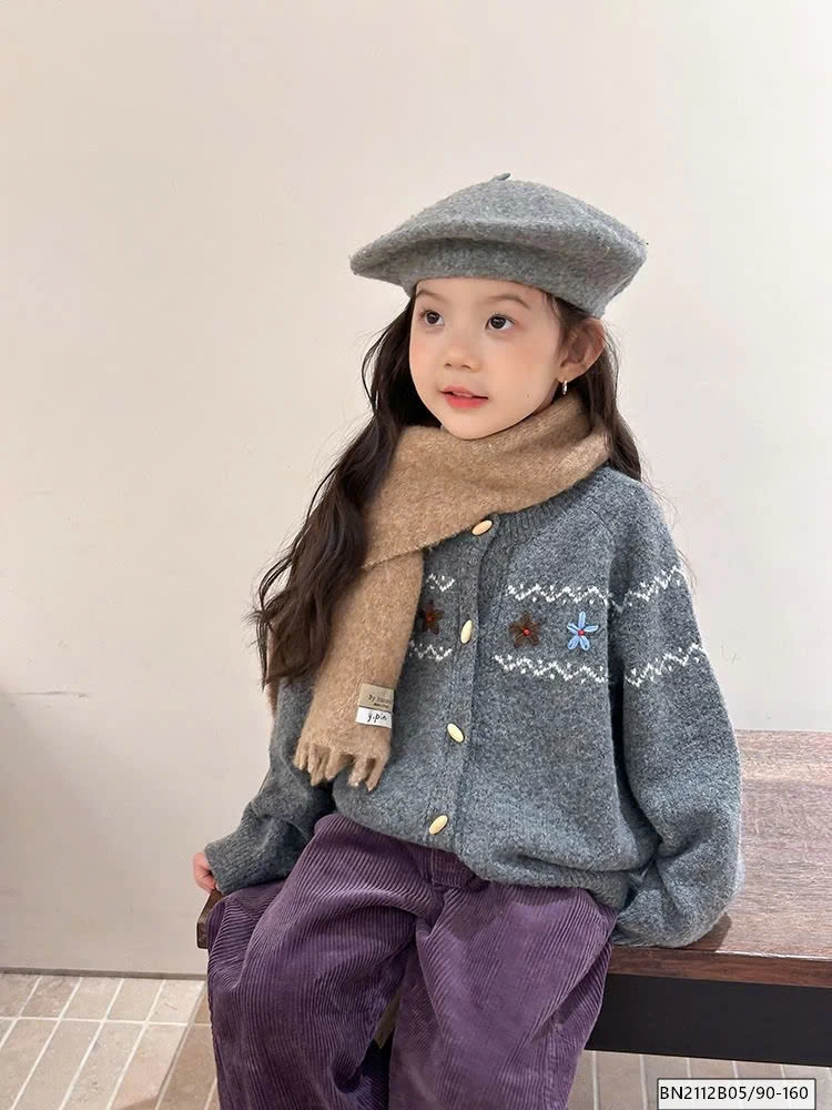 ÁO LEN XÁM CÚC CỔ GẮN HOA AMBB  25G174