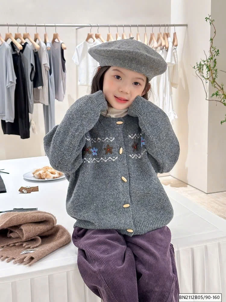 ÁO LEN XÁM CÚC CỔ GẮN HOA AMBB  25G174