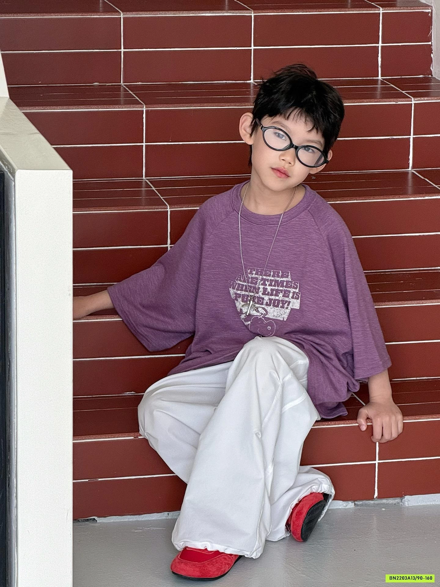 ÁO THUN TÍM MIX QUẦN GIÓ TRẮNG