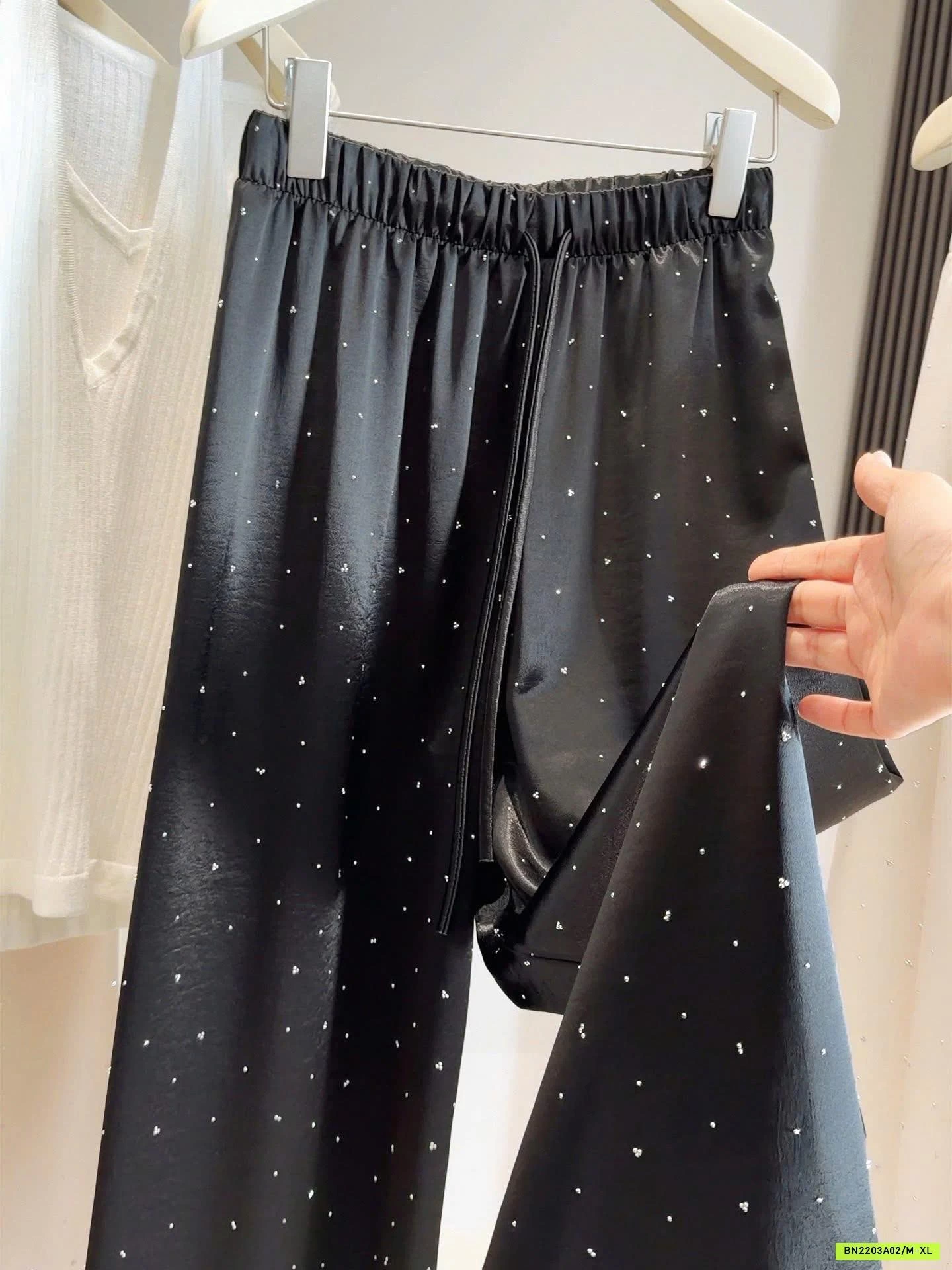 QUẦN LỤA SUÔNG GẮN ĐÁ ANNA