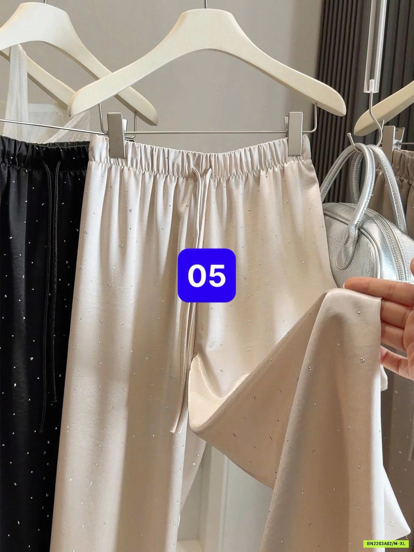 QUẦN LỤA SUÔNG GẮN ĐÁ ANNA