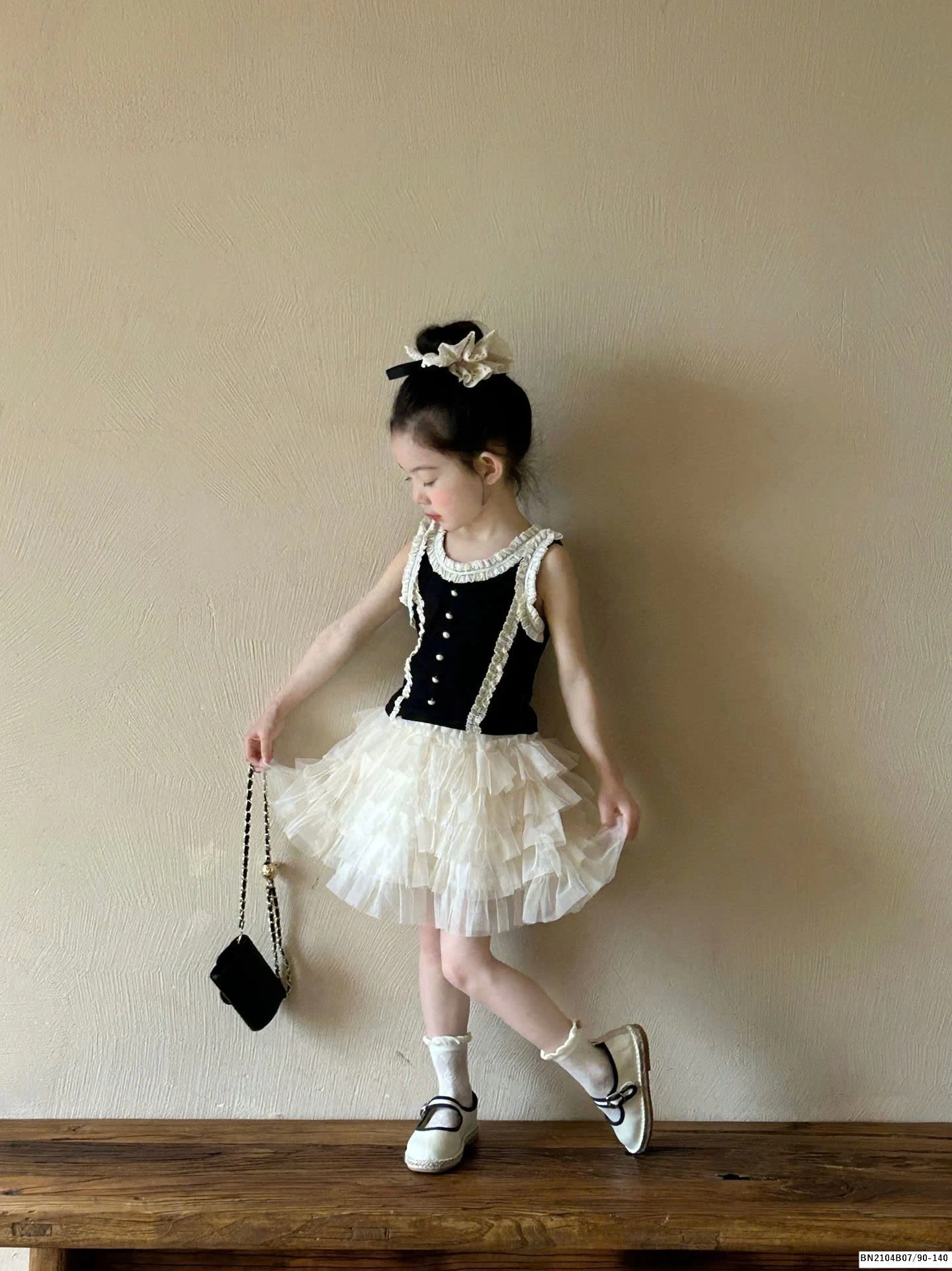 Set áo đen sát nách mix chân váy tutu