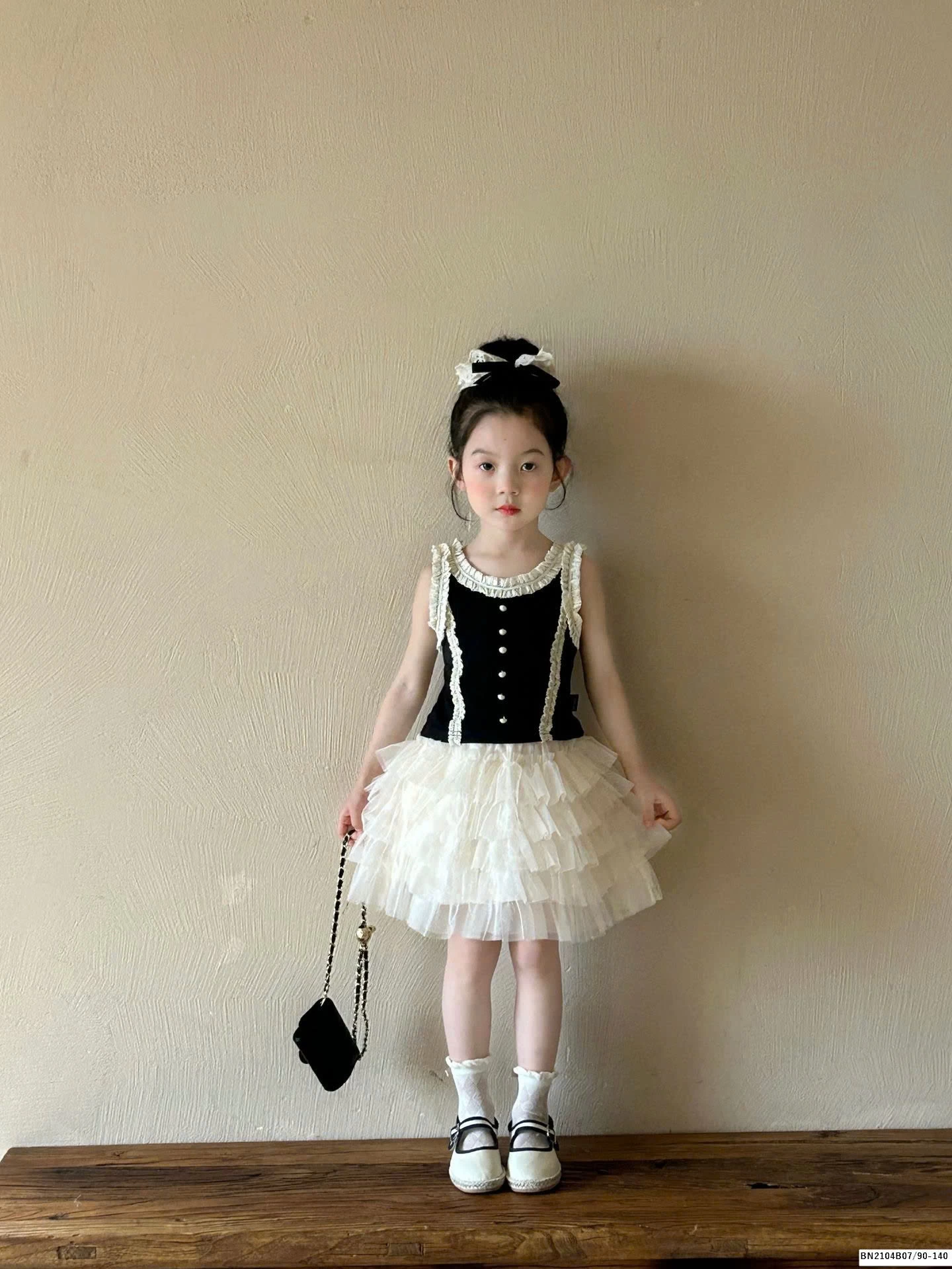 Set áo đen sát nách mix chân váy tutu